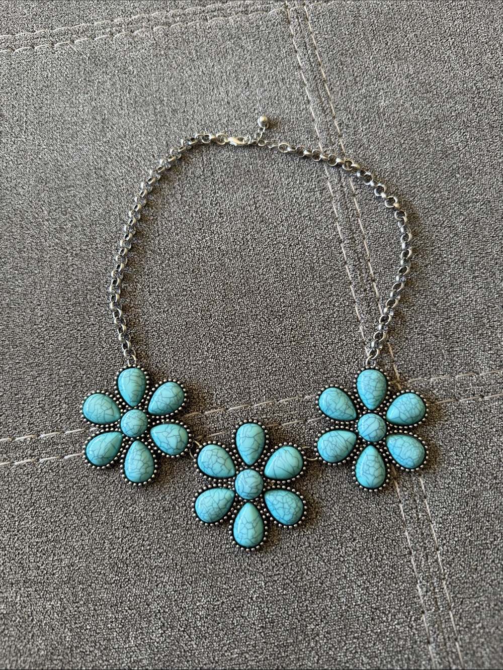 Turquoise Floral Pendant Necklace Like New